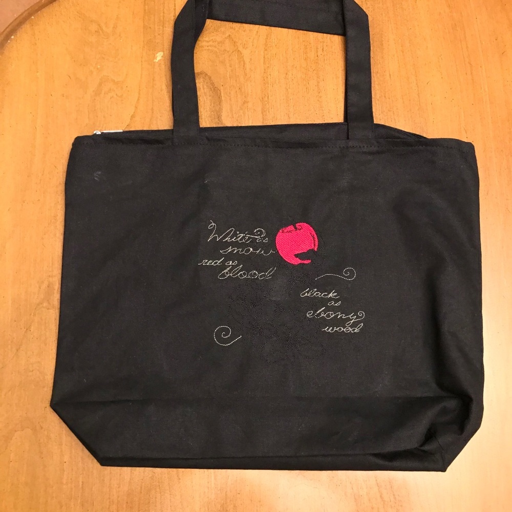 NWOT Snow WhiteTote - Free w/$50 purchase